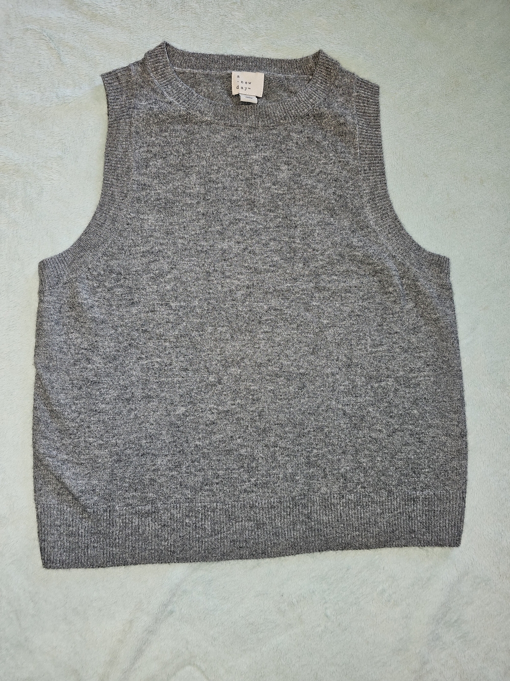 Gray Sleeveless Sweater Vest – XS – NWT - Picture 2 of 6